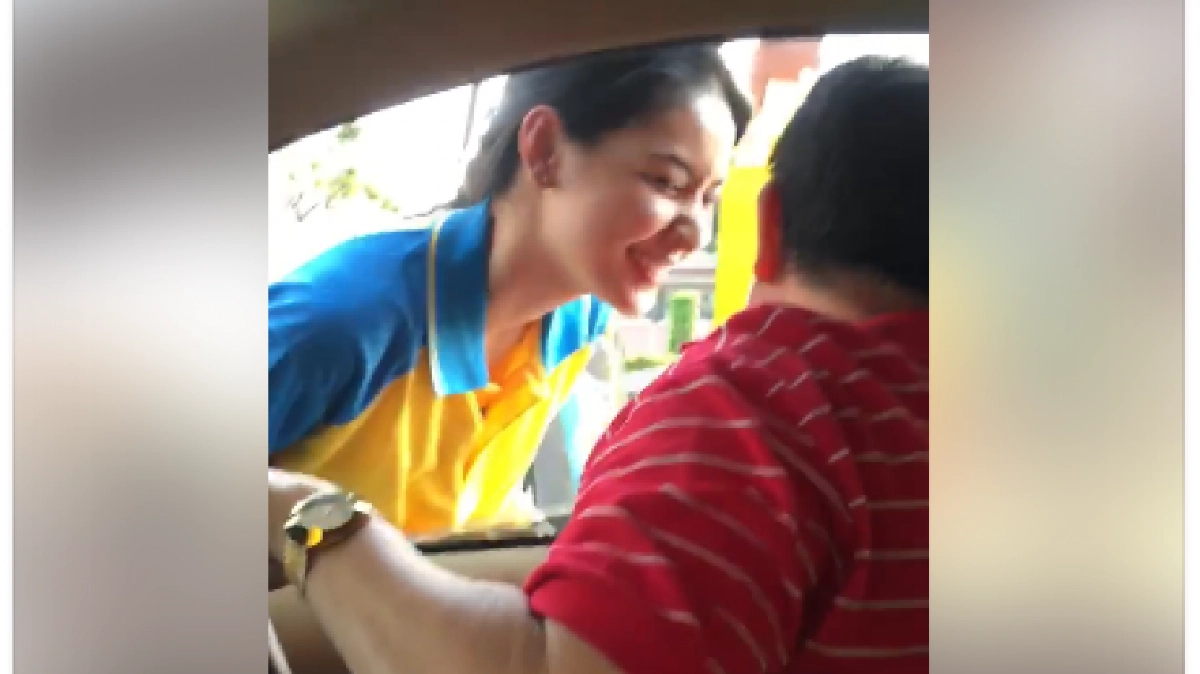 เด็กปั๊มสวย!! เติมเต็มถังได้จุ๊บ!! เด็กปั๊มสวย!! เติมเต็มถังได้จุ๊บ!!