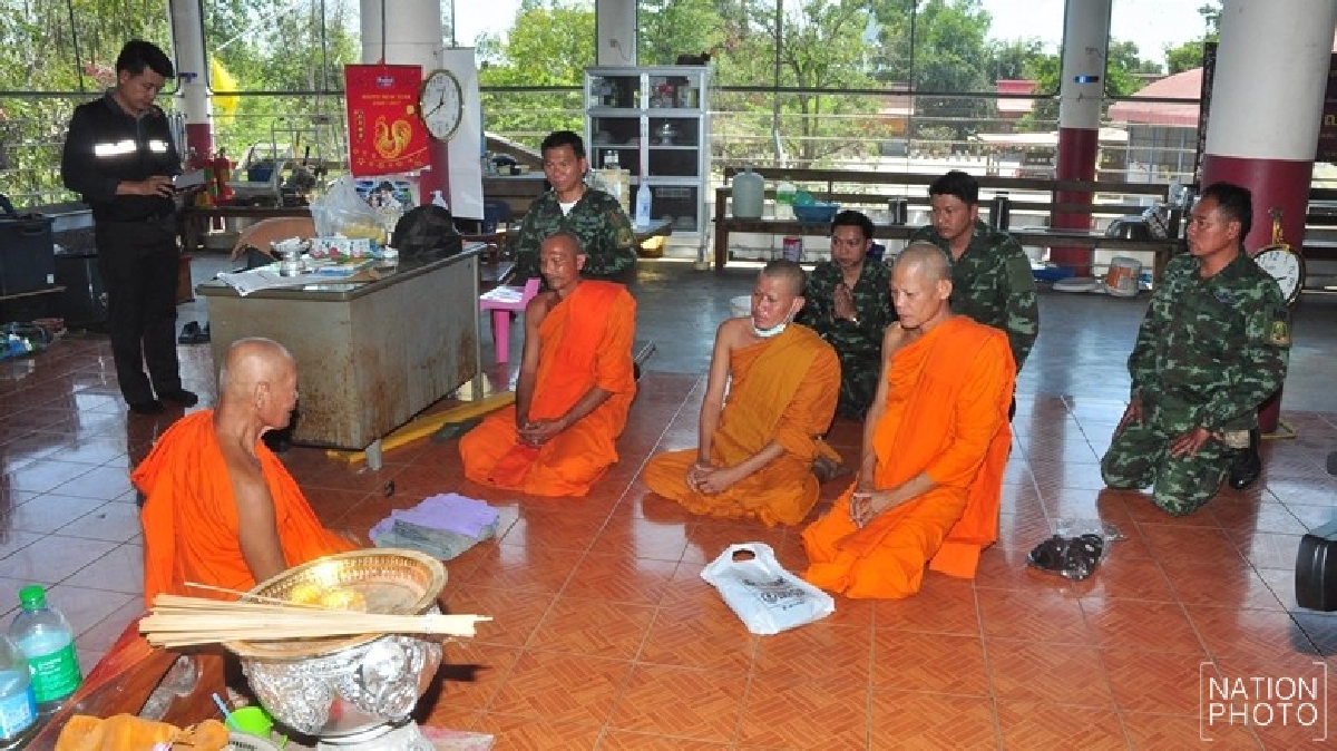 จับสึกพระวัดดังมั่วสุมเสพ-ขายยาบ้า จับสึกพระวัดดังมั่วสุมเสพ-ขายยาบ้า