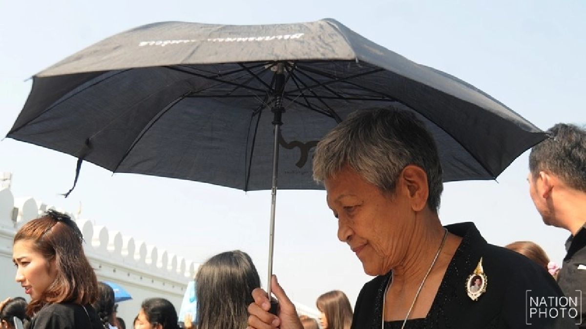 แม่พิมพ์ของชาติน้อมนำคำสอนถ่ายทอดแก่เด็กๆ