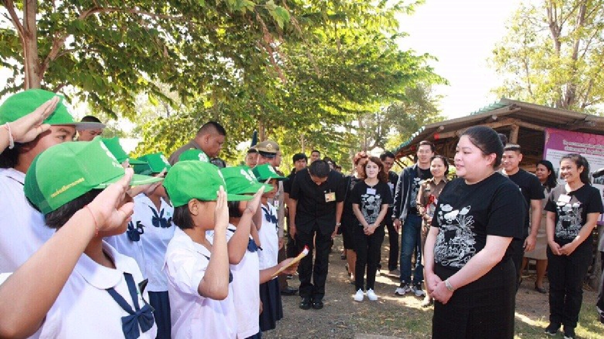 มาดามลิลลี่ มีเรื่องมาเม้าท์ทุกวัน