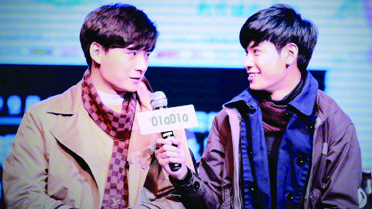 'สิงโต-คริส' ฟีเวอร์ แฟนคลับจีนแห่กรี๊ด (คลิป) 'สิงโต-คริส' ฟีเวอร์ แฟนคลับจีนแห่กรี๊ด (คลิป)