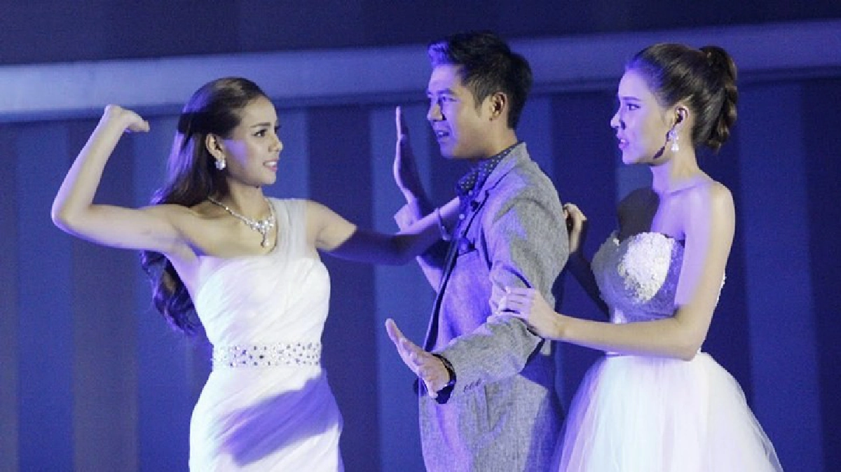 “หยก“ ตบ ”เกี่ยวก้อย”กลางเวทีใน “คู่ซ่ารสแซ่บ”