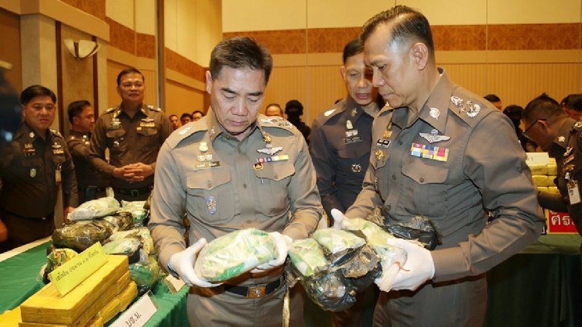 “ผบ.ตร.”แถลงจับยาเสพติด3คดีมูลค่ากว่า3พันล้านบาท “ผบ.ตร.”แถลงจับยาเสพติด3คดีมูลค่ากว่า3พันล้านบาท