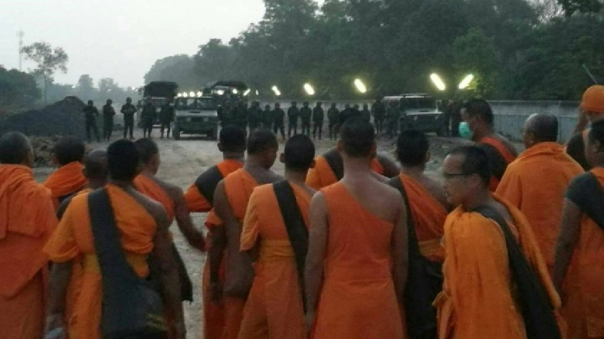 ดีเอสไอ ส่งกำลังเข้าค้น "ธรรมกาย" หลายจุด ดีเอสไอ ส่งกำลังเข้าค้น "ธรรมกาย" หลายจุด