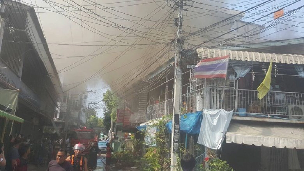 ไฟไหม้ร้านนวดแผนไทยกลางเมืองเหตุไฟฟ้าลัดวงจร