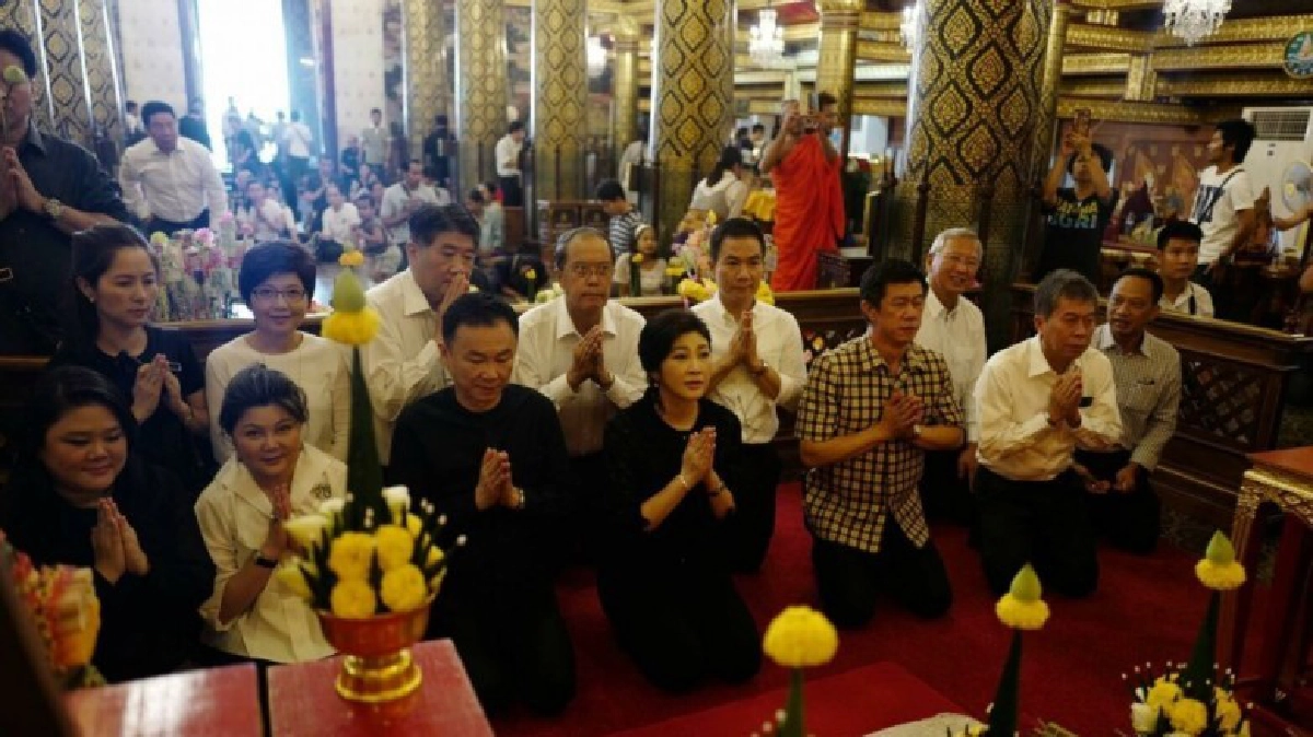 “ยิ่งลักษณ์”กราบพระพุทธชินราช