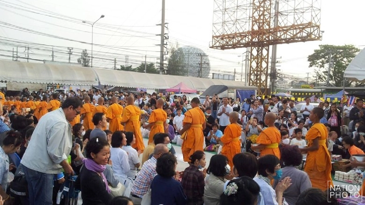 ระดมศิษย์ธรรมกายร่วมทอดผ้าป่า ระดมศิษย์ธรรมกายร่วมทอดผ้าป่า