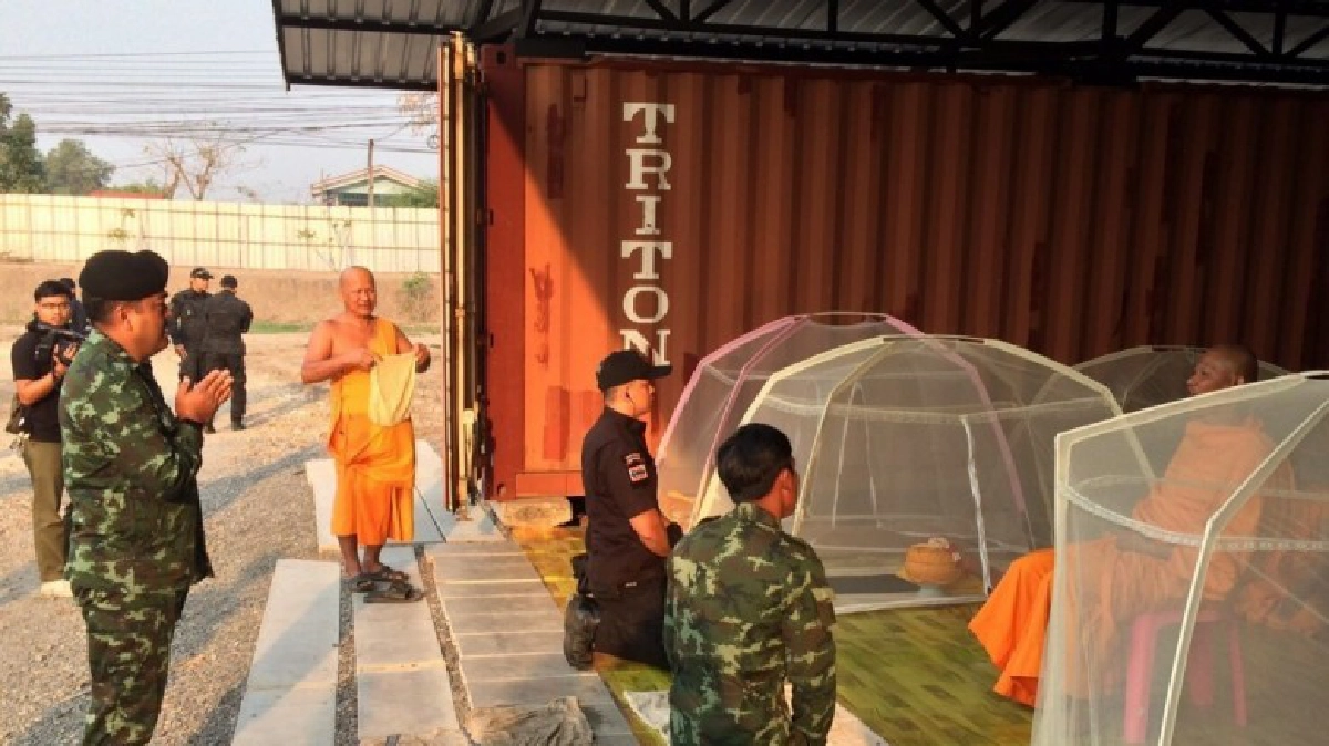 ค้นหลังวัดธรรมกายพบพระไร้ใบสุทธิอ้างเพิ่งบวช ค้นหลังวัดธรรมกายพบพระไร้ใบสุทธิอ้างเพิ่งบวช