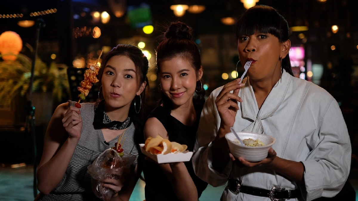 'เอสเธอร์-มุก-เจนนี่' ตะลอนกินของอร่อย 'เอสเธอร์-มุก-เจนนี่' ตะลอนกินของอร่อย