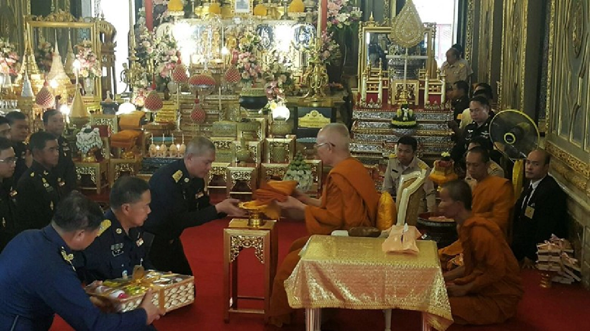 ผบ.เหล่าทัพ เข้ากราบสักการะพระสังฆราช ผบ.เหล่าทัพ เข้ากราบสักการะพระสังฆราช