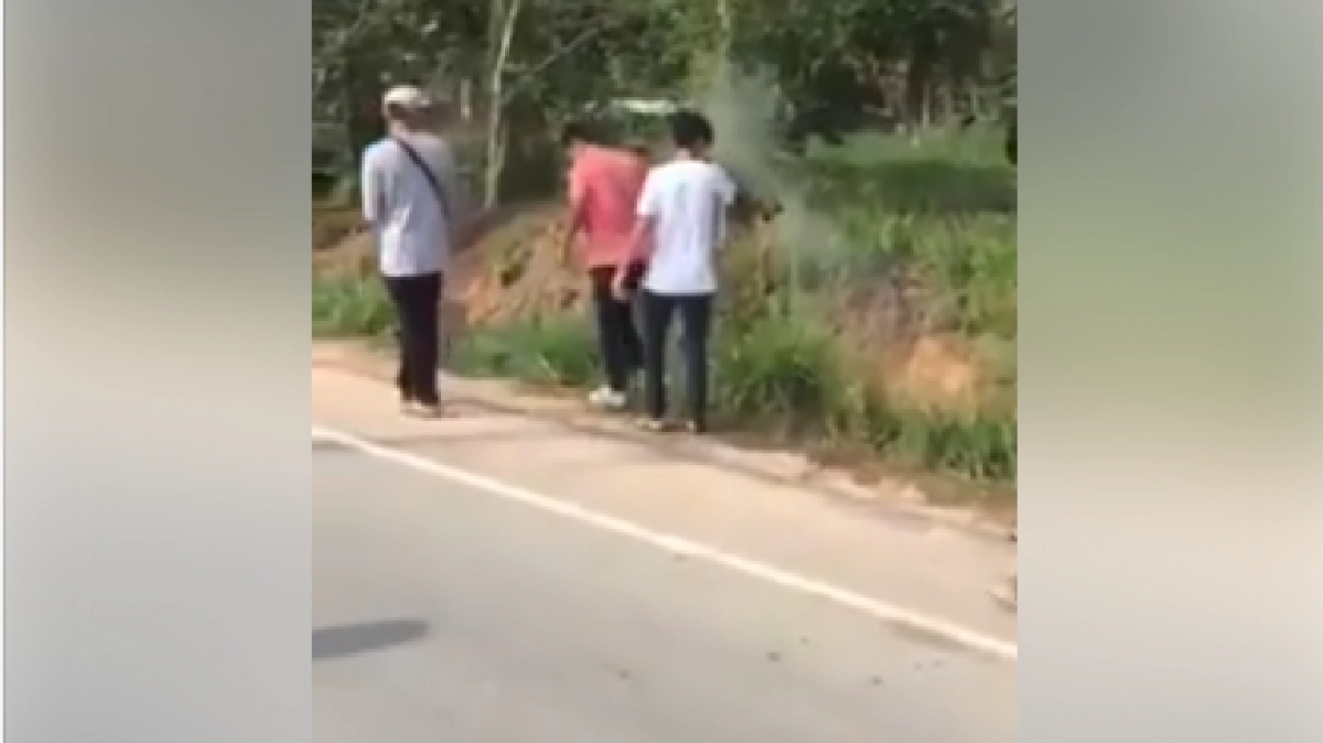 ใครยิงปืนงานแต่ง!! ถูกชาวบ้านดับ คลิปนี้มีคำตอบ!! ใครยิงปืนงานแต่ง!! ถูกชาวบ้านดับ คลิปนี้มีคำตอบ!!