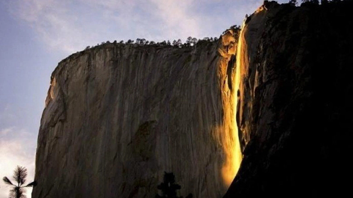 น่าทึ่ง! อัศจรรย์ธรรมชาติ “น้ำตกลาวา”