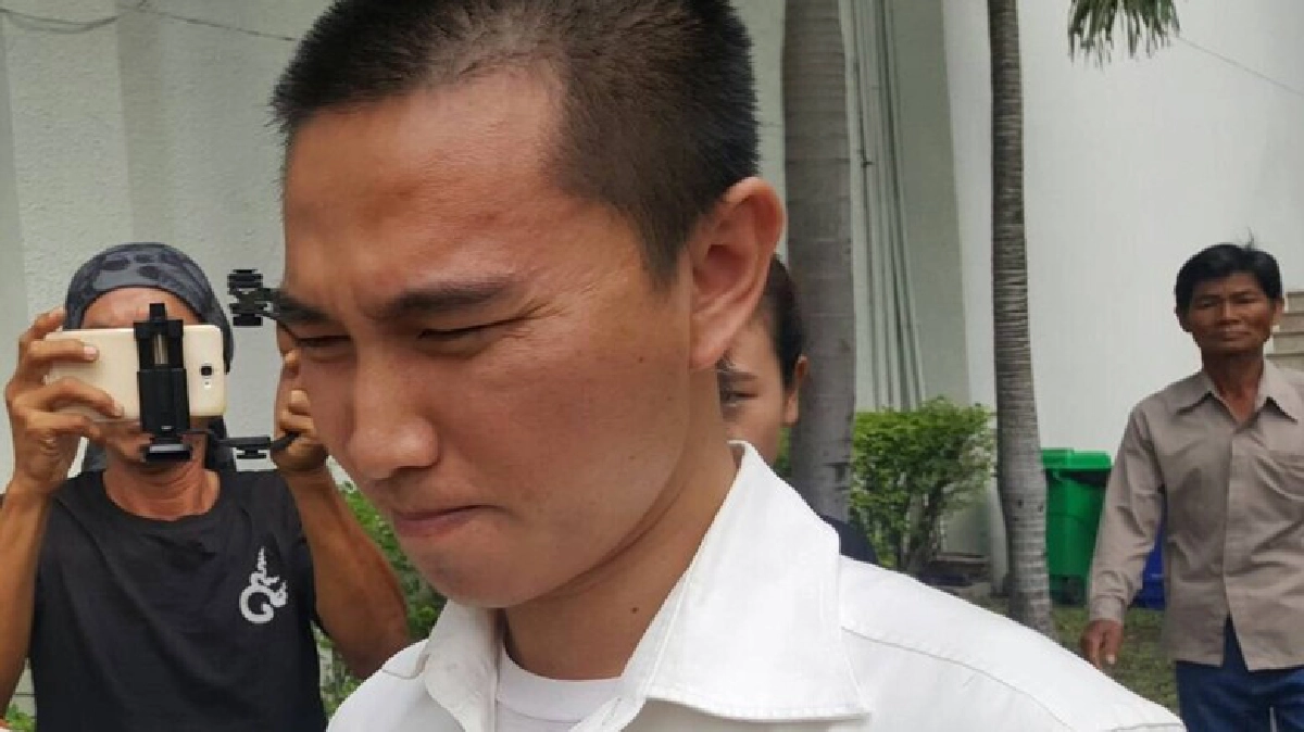 รอลงอาญา มือโพส ตัดต่อภาพ "ชลรัศมี" รอลงอาญา มือโพส ตัดต่อภาพ "ชลรัศมี"