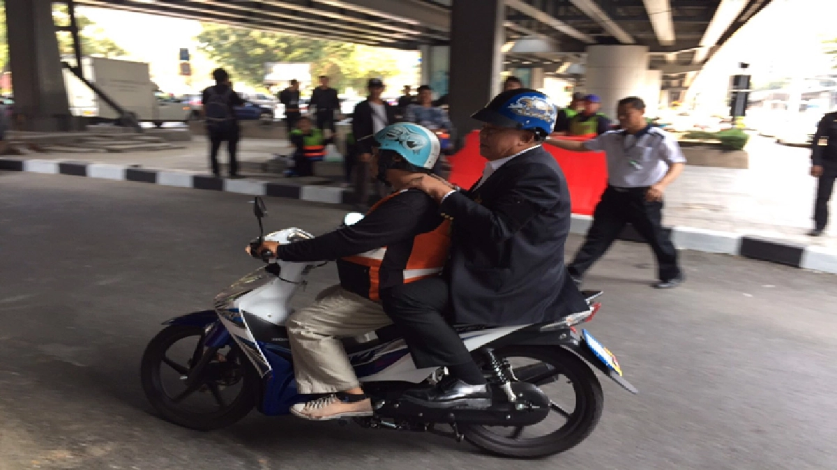 “อัศวิน”ตรวจสะพานไทย-เบลเยี่ยม ลั่นเร่งซ่อมให้เสร็จใน 1 ด. “อัศวิน”ตรวจสะพานไทย-เบลเยี่ยม ลั่นเร่งซ่อมให้เสร็จใน 1 ด.