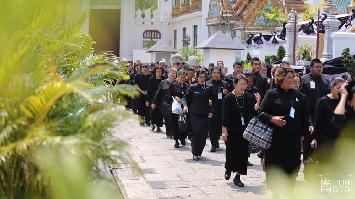 ส่งลูกเรียบจบปริญญาด้วยพระมหากรุณาธิคุณจากในหลวง ร.9