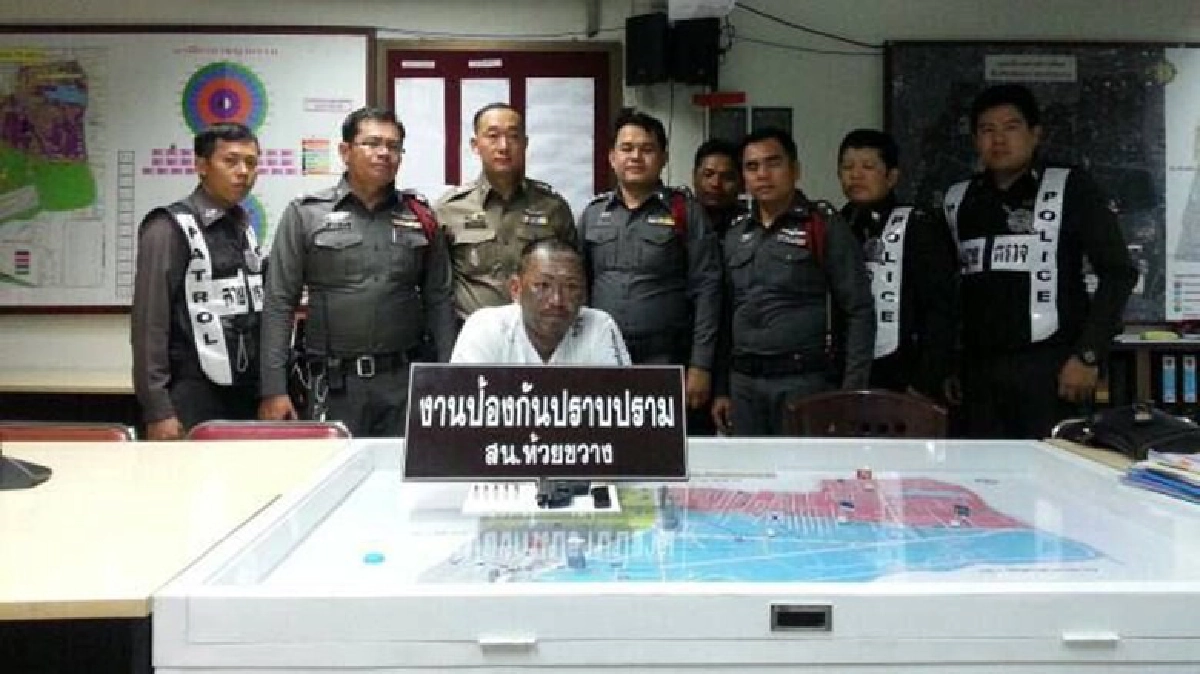 รวบ"เก่ง ลายพราง"พร้อมอาวุธปืนและเครื่องกระสุน รวบ"เก่ง ลายพราง"พร้อมอาวุธปืนและเครื่องกระสุน