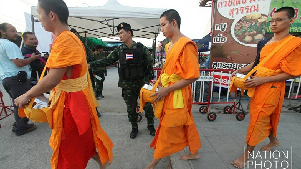 บรรยากาศบิณฑบาต วัดพระธรรมกาย บรรยากาศบิณฑบาต วัดพระธรรมกาย