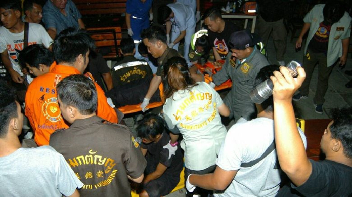 กลุ่มชายใส่ชุดทหารกราดยิงในร้านอาหาร ถ.ราชพฤกษ์ เจ็บสาหัส 4 