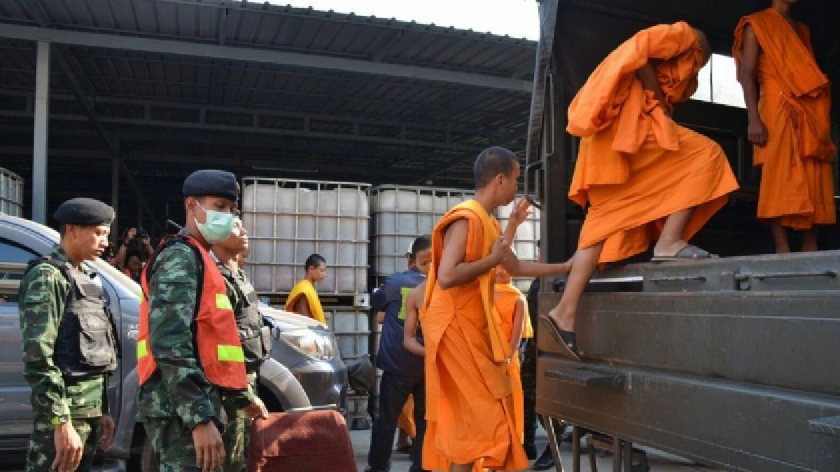 รวบ !! "พระ-เณร" หนุนธรรมกาย ขยายพื้นที่ชุมนุม รวบ !! "พระ-เณร" หนุนธรรมกาย ขยายพื้นที่ชุมนุม