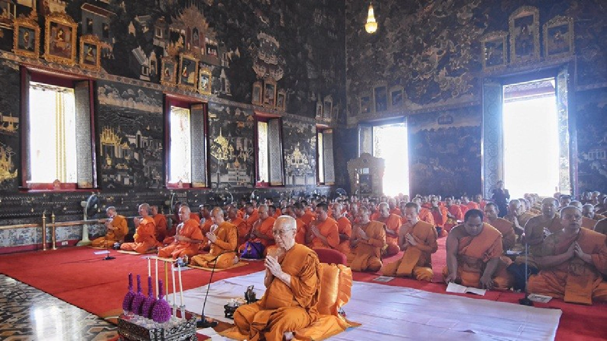 สมเด็จพระสังฆราช นำพระสวดพระพุทธมนต์อุทิศถวาย ร.9