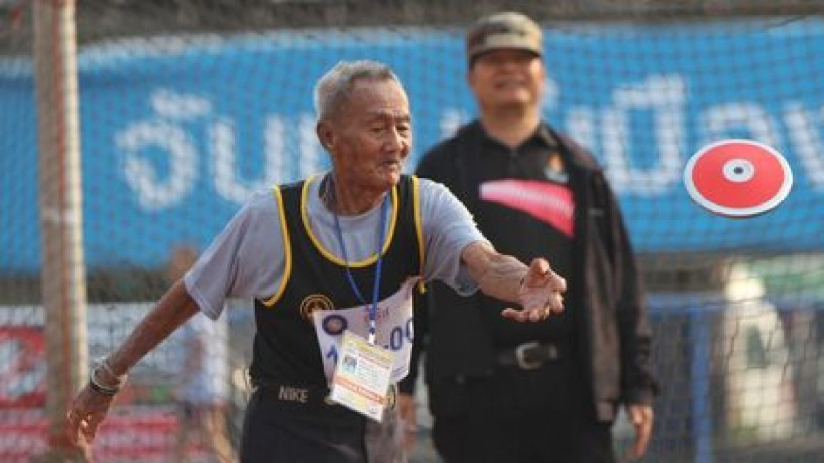 ฮือฮา คุณปู่วัย 104 ปี คว้าแชมป์กรีฑาลู่-ลาน ประเทศไทย ฮือฮา คุณปู่วัย 104 ปี คว้าแชมป์กรีฑาลู่-ลาน ประเทศไทย