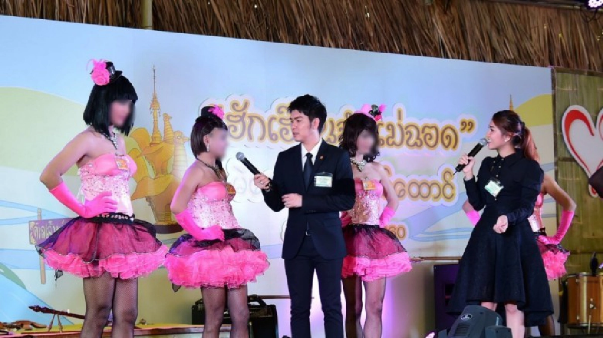 'กุ้ง' ควง 'วิรดา' เข้าเรือนจำ ร้องเพลงให้กำลังใจผู้ต้องขัง 'กุ้ง' ควง 'วิรดา' เข้าเรือนจำ ร้องเพลงให้กำลังใจผู้ต้องขัง