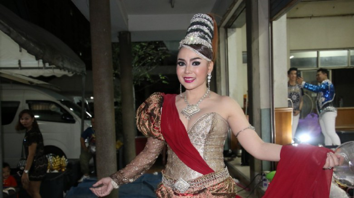 เจ้าแม่ลำซิ่ง บัวผัน ทังโส ยืนกราน ไม่ประชันโป๊ท่ายากลำซิ่ง เจ้าแม่ลำซิ่ง บัวผัน ทังโส ยืนกราน ไม่ประชันโป๊ท่ายากลำซิ่ง
