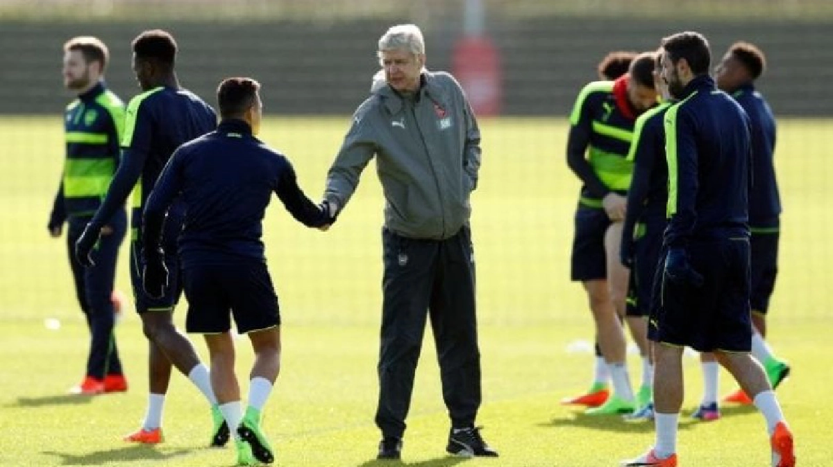 เคลียร์ข่าวลือ!!”อเล็กซิส”จับมือ”เวนเกอร์”ก่อนซ้อม เคลียร์ข่าวลือ!!”อเล็กซิส”จับมือ”เวนเกอร์”ก่อนซ้อม