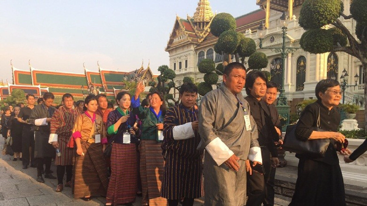 ครูต้นแบบจากภูฏาน เข้ากราบสักการพระบรมศพ ครูต้นแบบจากภูฏาน เข้ากราบสักการพระบรมศพ