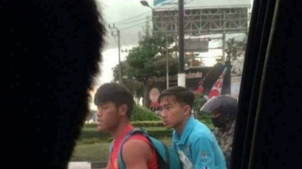 เผยภาพ"ชนาธิป"ซ้อนท้ายมอเตอร์ไซค์"สิโรจน์"