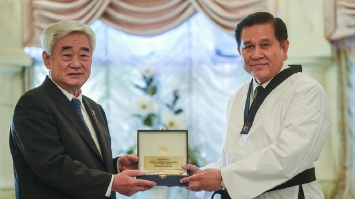 เทควันโดโลกให้ "สายดำ" รองนายกฯไทย เทควันโดโลกให้ "สายดำ" รองนายกฯไทย