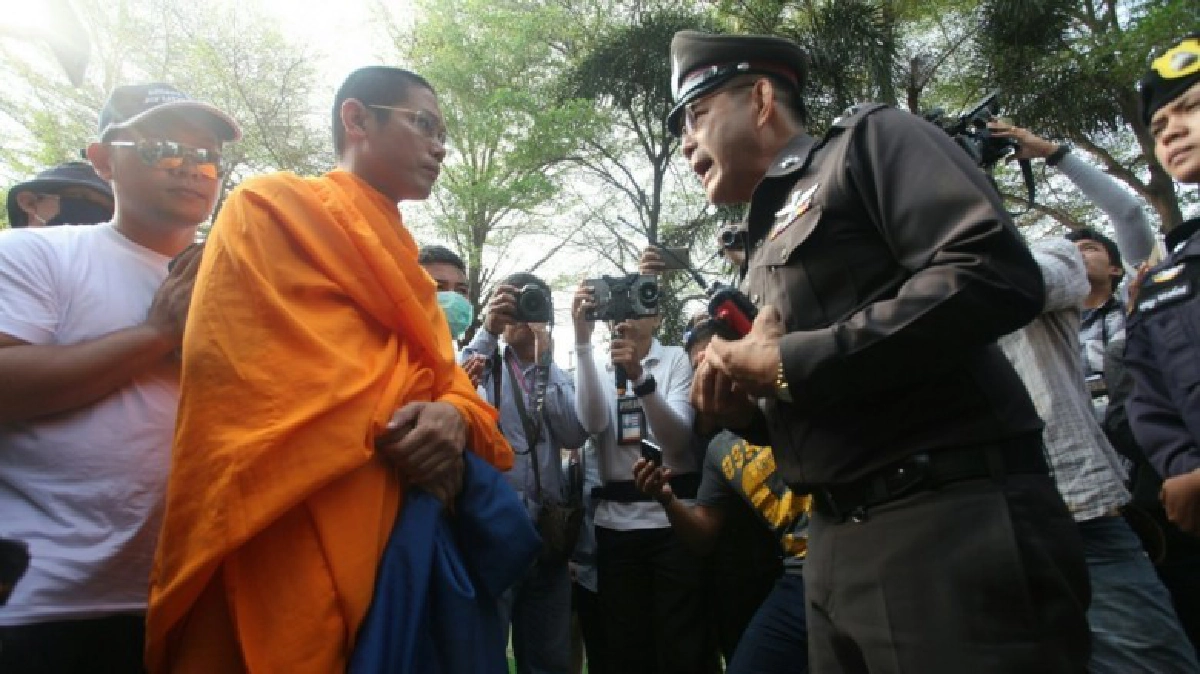 ตร.ส่งตัว "พระปลัดเสกสรร" ฝากขังศาลจังหวัดธัญบุรี ตร.ส่งตัว "พระปลัดเสกสรร" ฝากขังศาลจังหวัดธัญบุรี