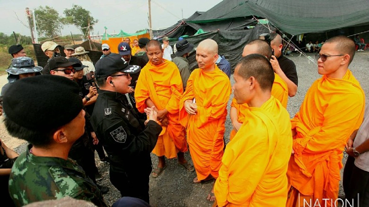 ดีเอสไอ เจรจาขอให้รื้อเต็นท์ (ภาพชุด) ดีเอสไอ เจรจาขอให้รื้อเต็นท์ (ภาพชุด)