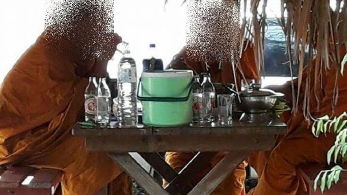 แชร์ว่อนพระ 3 รูปดื่ม !? ร้านดังโคราช แชร์ว่อนพระ 3 รูปดื่ม !? ร้านดังโคราช