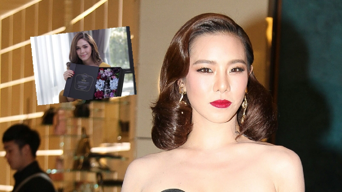 ‘คริส’ เสียบรับทรัพย์แทน ‘ชมพู่’ (คลิป) ‘คริส’ เสียบรับทรัพย์แทน ‘ชมพู่’ (คลิป)