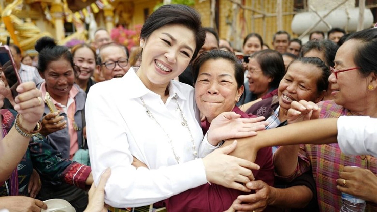 แฟนคลับอุดรฯ รับ 'ปู' เยือนอบอุ่น แฟนคลับอุดรฯ รับ 'ปู' เยือนอบอุ่น