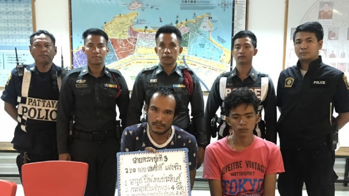 บุกจับ 2 หนุ่มเปิดบ้านมั่วยาบ้า-ซุกปืน บุกจับ 2 หนุ่มเปิดบ้านมั่วยาบ้า-ซุกปืน