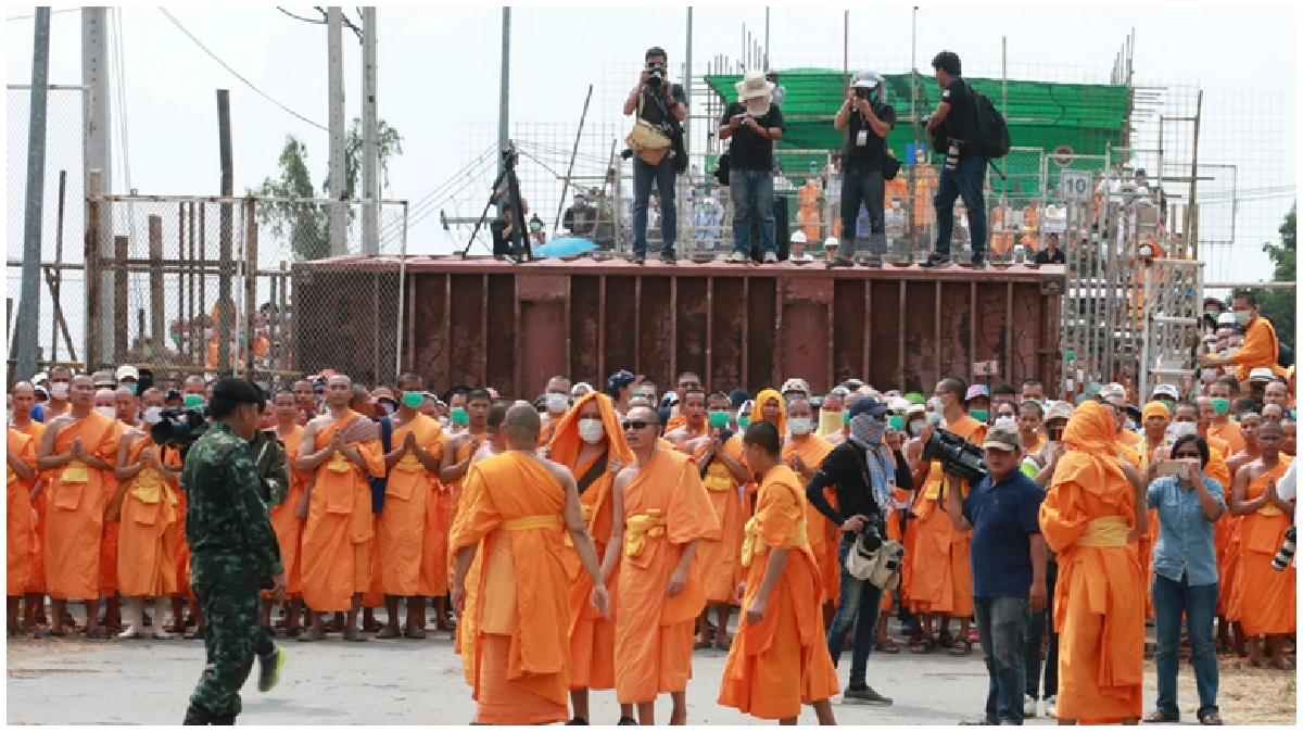 “บิ๊กป้อม”ย้ำ “ทหาร-ตำรวจ” ไม่เผชิญหน้า พระวัดธรรมกาย