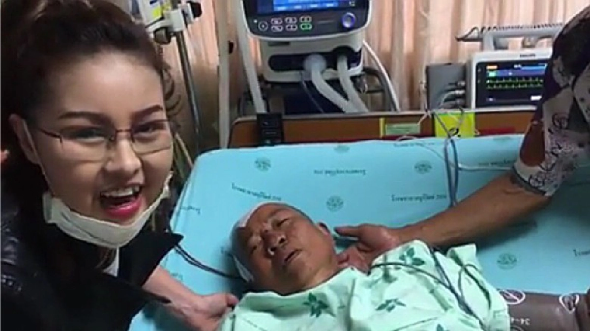 ‘หญิงลี’ ยิ้มออก! ‘แม่’ อาการดีขึ้นขยับตัวพูดได้แล้ว(ชมคลิป) ‘หญิงลี’ ยิ้มออก! ‘แม่’ อาการดีขึ้นขยับตัวพูดได้แล้ว(ชมคลิป)