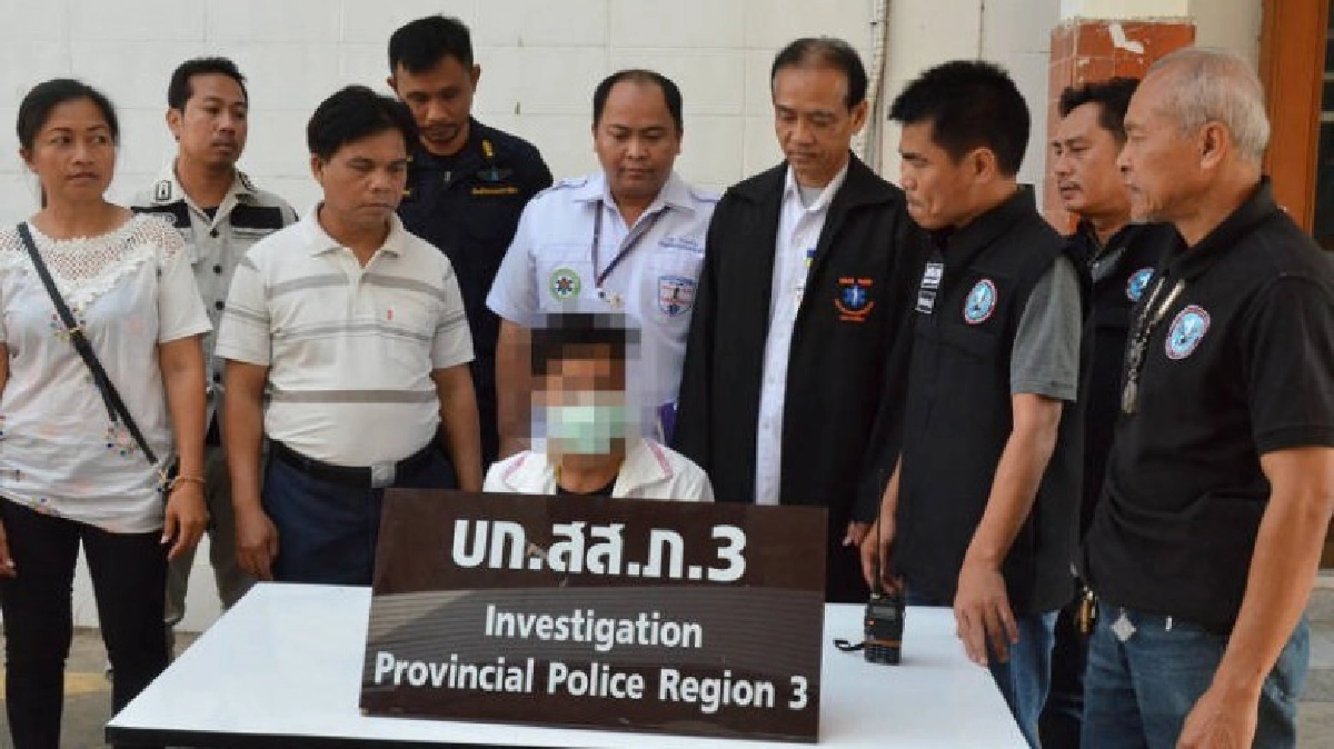 รวบหนุ่มกู้ภัยอ้างเป็น ตร.ตุ๋นเงินชาวบ้าน รวบหนุ่มกู้ภัยอ้างเป็น ตร.ตุ๋นเงินชาวบ้าน