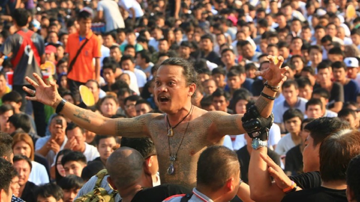 ดูเต็ม ๆ !! ศิษย์หลวงพ่อเปิ่น (ภาพชุด) ดูเต็ม ๆ !! ศิษย์หลวงพ่อเปิ่น (ภาพชุด)