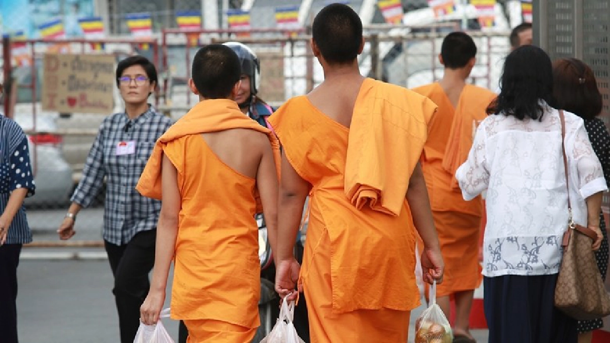 รอ อะไร  ??  กลับวัด ซิ่ !! โยม (ภาพชุด) 