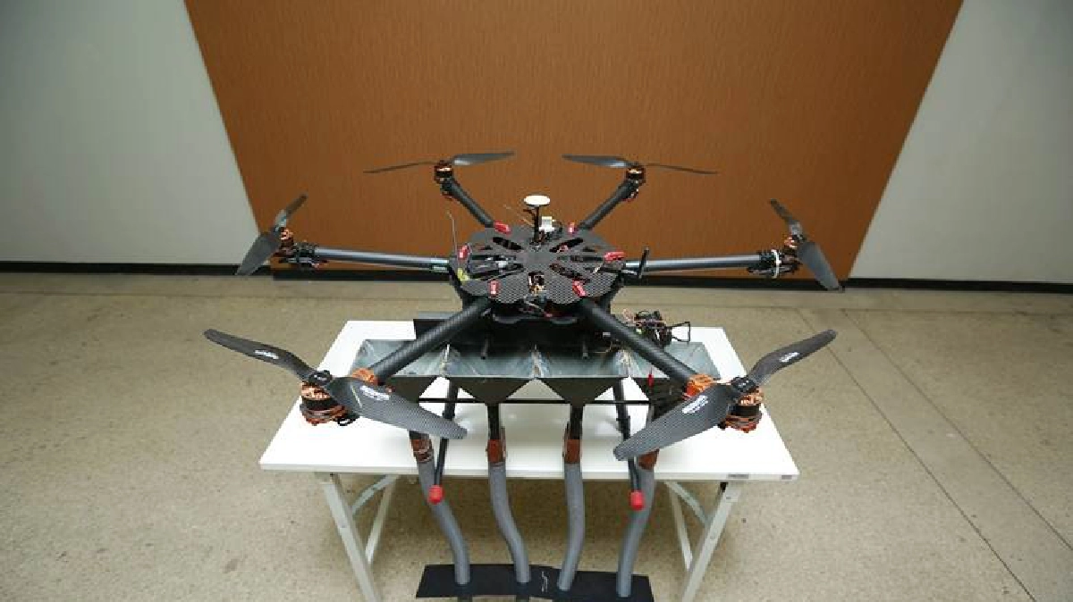 โดรนหว่านข้าวฝีมือนศ.รังสิต