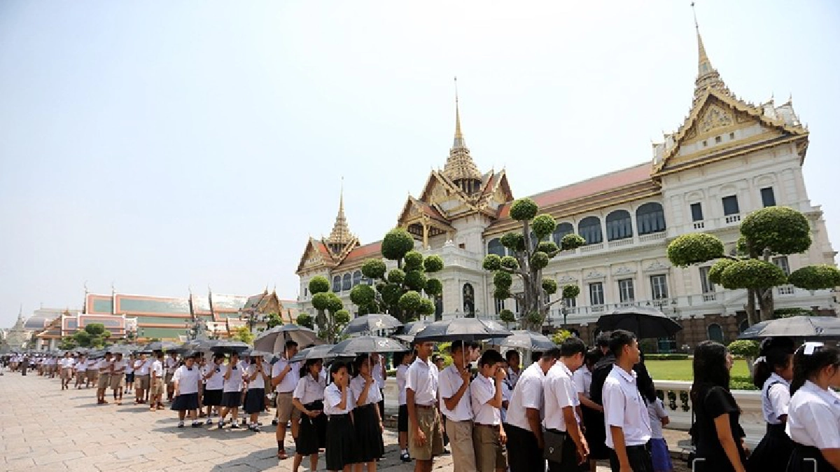 ปชช.เดินทางเข้ากราบพระบรมศพ ร.9 (ภาพชุด) ปชช.เดินทางเข้ากราบพระบรมศพ ร.9 (ภาพชุด)