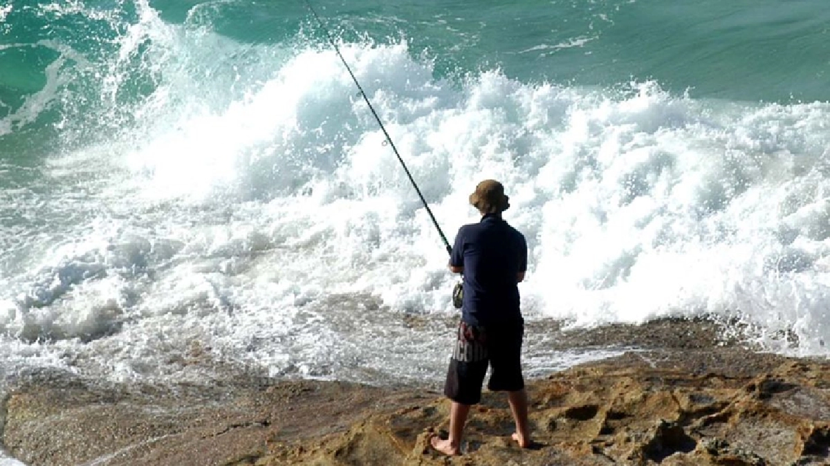 คลื่นซัดหนุ่มไทยขณะตกปลา จมทะเลออสเตรเลียดับ