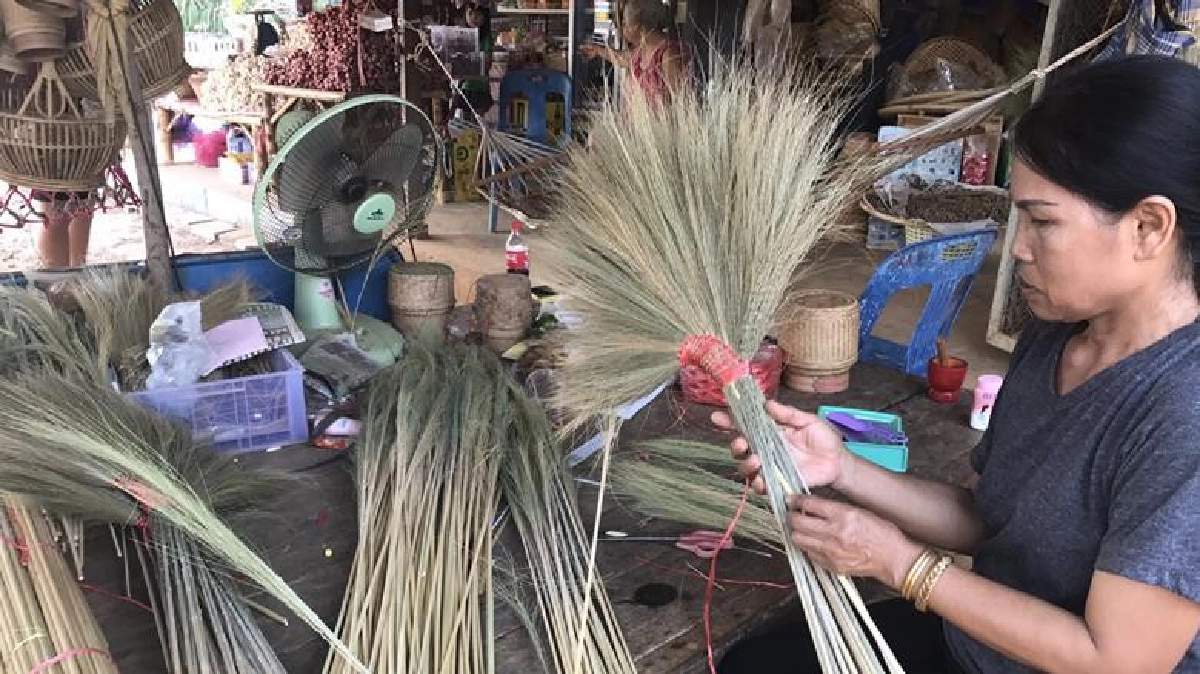 ทำ“ไม้กวาด”ขายรายได้ดี ทำ“ไม้กวาด”ขายรายได้ดี