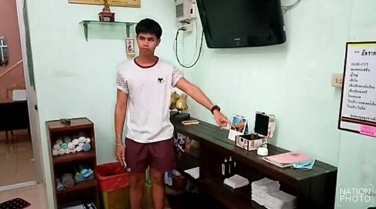 โจรแสบบุกงัดร้านตัดผมกวาดทรัพย์ค่านับแสนหนีลอยนวล