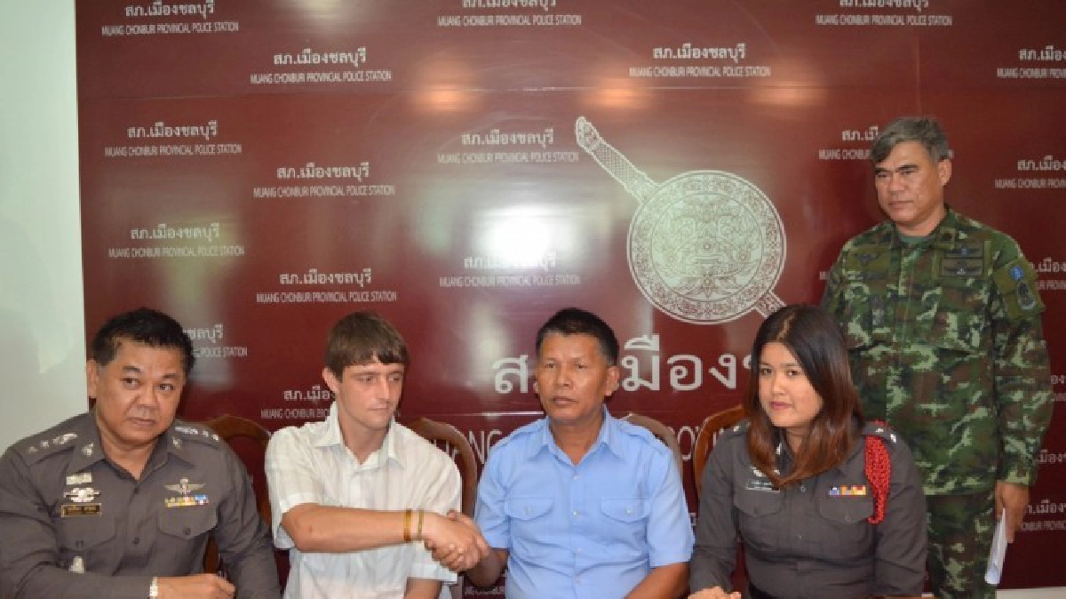 ครูสอนภาษาชาวไอร์แลนด์กุข่าวโดนคนขับรถตู้ลักเงิน