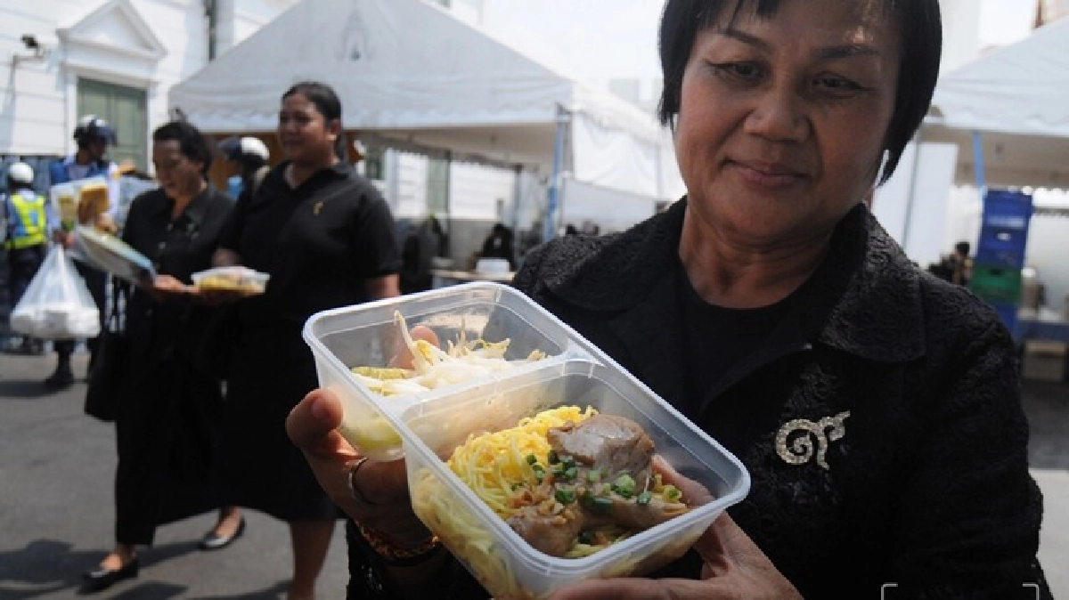 ประชาชนอิ่มท้องอาหารพระราชทาน เช้า-กลางวัน-เย็น