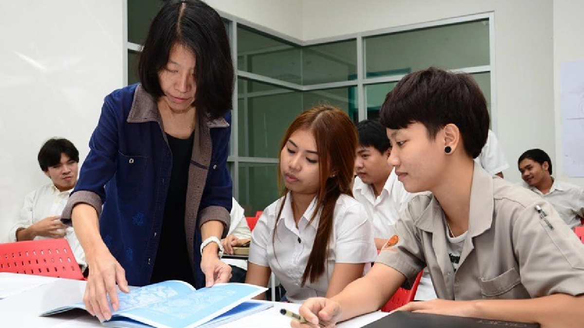 เรียนวิศวกรมือต้องเปื้อนฝุ่น เรียนวิศวกรมือต้องเปื้อนฝุ่น